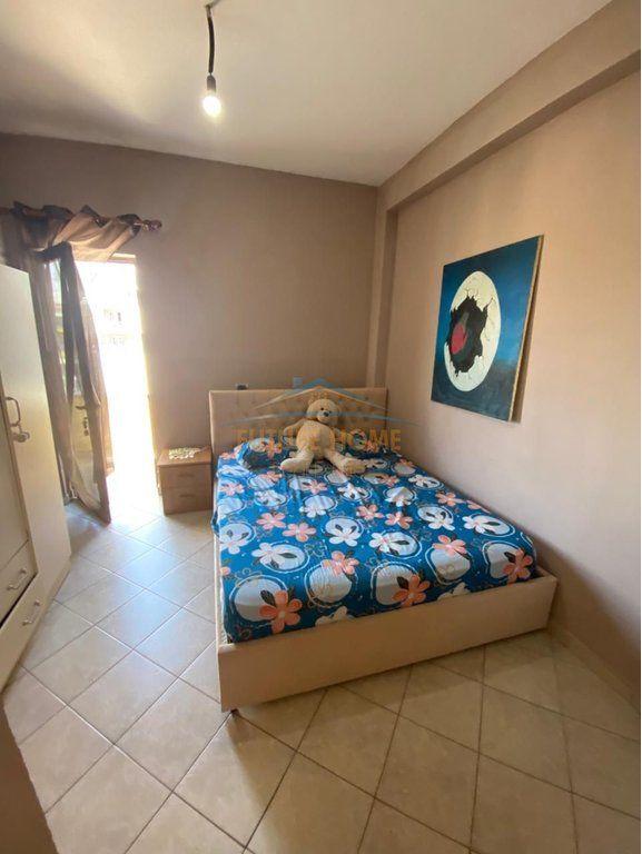 𝐀𝐩𝐚𝐫𝐭𝐚𝐦𝐞𝐧𝐭𝐨 3+1 in vendita, 3° piano di una villa, Shkozë, Tirana