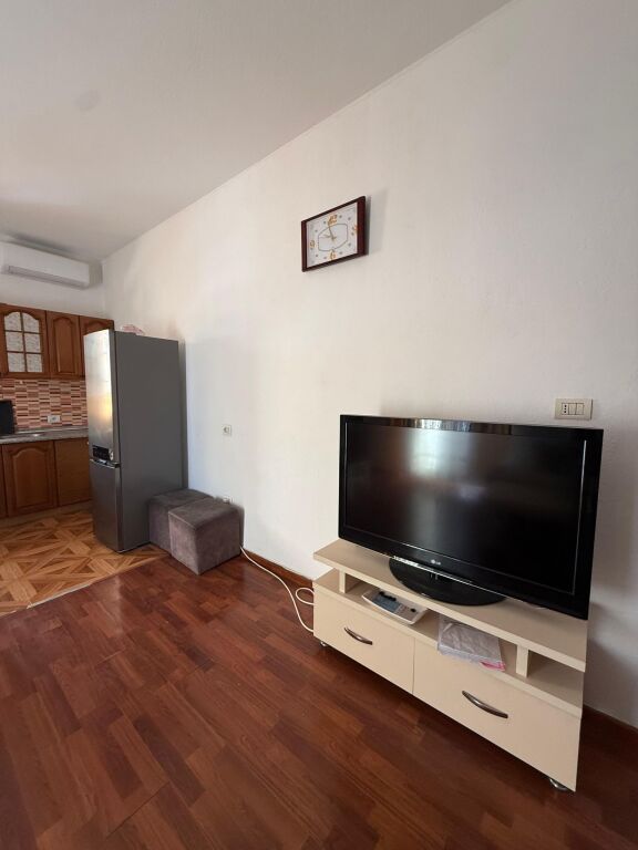 Rent | Shtëpi private 2 + 1+2 | Rruga 5 Maji | 500 €/month