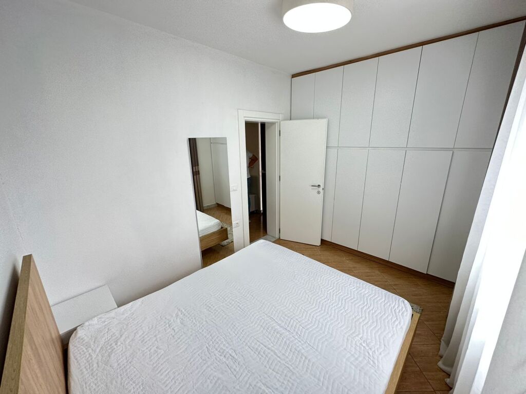Qera , Apartament 1+1  Pjese vile kati 1  Cmimi 40000 leke  Tek jordan Misja