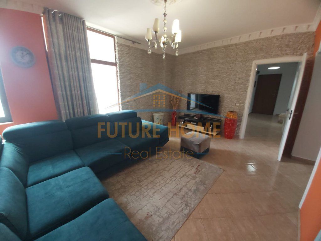 Disponojmë apartament 2+1 per qira tek Kompleksi Grand, Ish Tregu Elektrik.