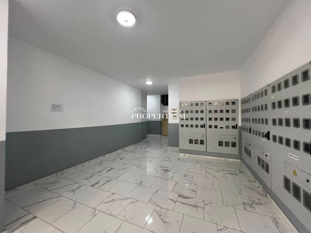 Apartament 1+1 për Shitje në Vlorë – Pamje e Hapur nga Ishulli i Sazanit