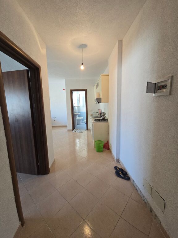 SHITET APARTAMENT 1+1 TEK SHKEMBI I KAVAJES SIPER RRUGES