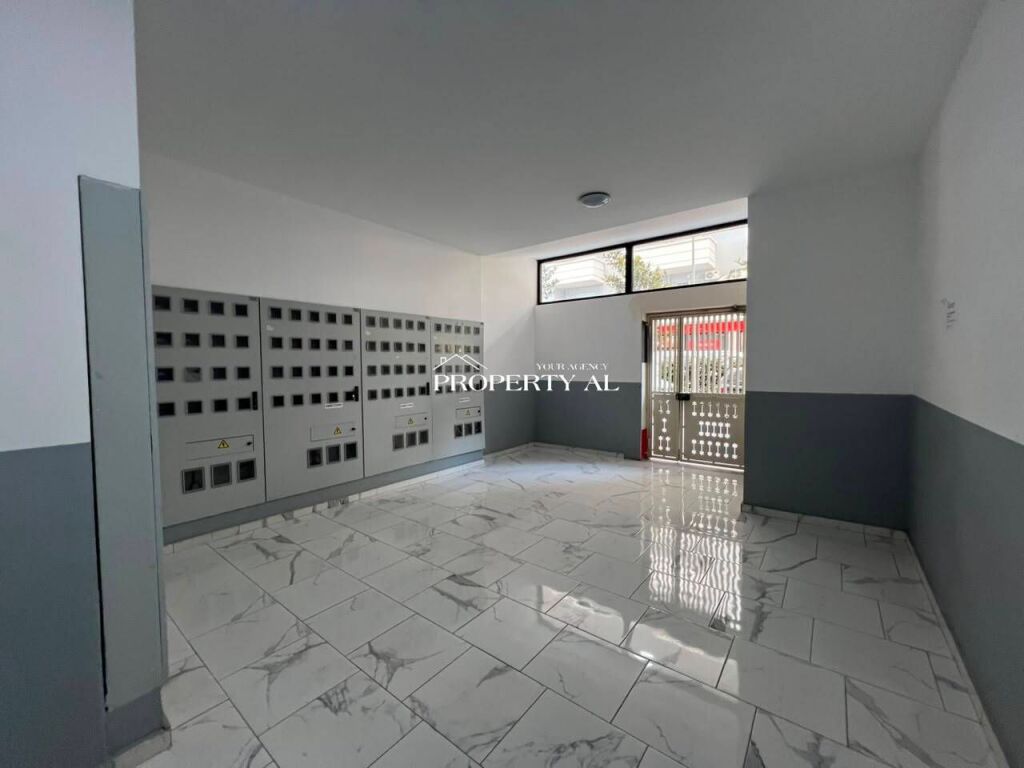 Apartament 1+1 për Shitje në Vlorë – Pamje e Hapur nga Ishulli i Sazanit