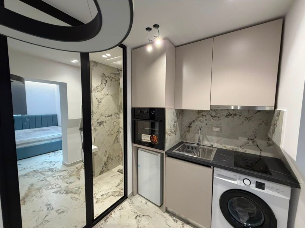 Shiten 2 Garsoniere së bashku – Myslym Shyri  📍 Vendndodhja: Myslym Shyri 🏢 Kati 1, pallat ekzistues ✨ Të sapo investuara 📐 Sipërfaqe totale: 60 m² 💶 Çmimi: 189,000 €