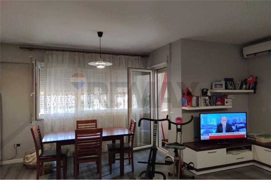 Jepet me qira apartament (1+1) Kristal Center