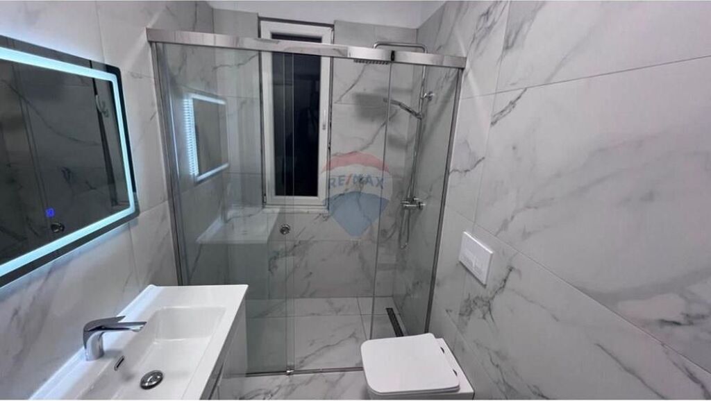 Apartament - Për Qira - Blloku I Vilave, Tiranë
