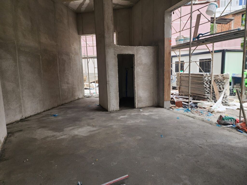 In vendita 3 negozi vicino alla scuola di balletto