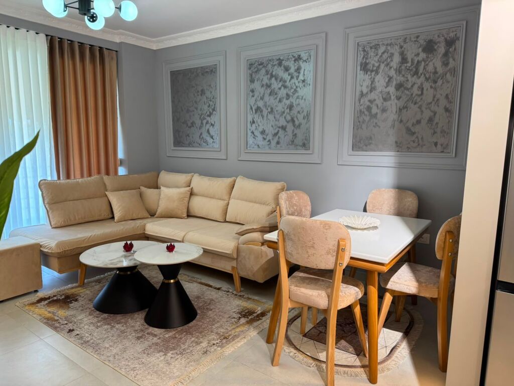 🏡 Jepet me qira apartament 1+1  📍 Kompleksi Tom Doshi, Shkozë, Tiranë 📐 Sipërfaqe: 60 m² 🏢 Kati 4 (pa ashensor)  .  💰 Çmimi: 400 €/muaj