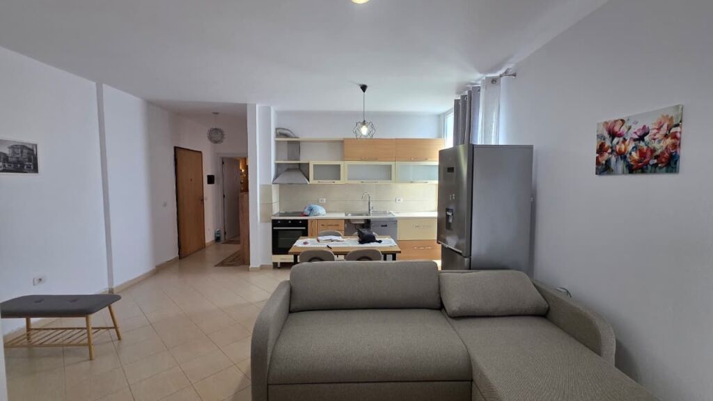 apartament me qira ne Komune