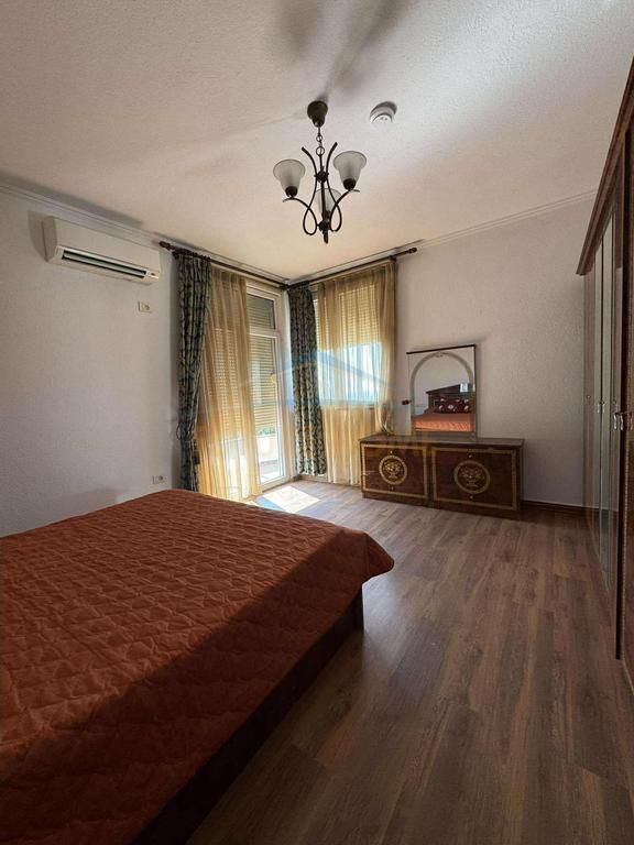 Rent, 3-Storey Villa, Farke.