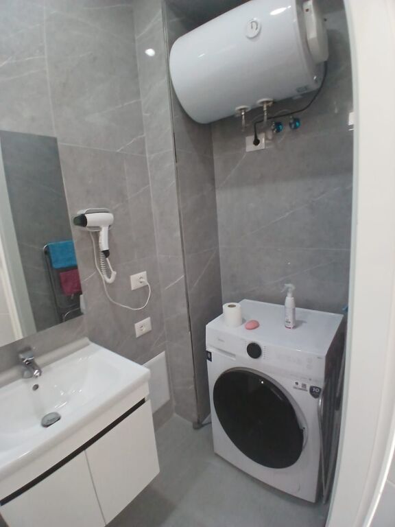 🏡 **SHITET APARTAMENT 1+1 PRANË BASHKISË** ✨