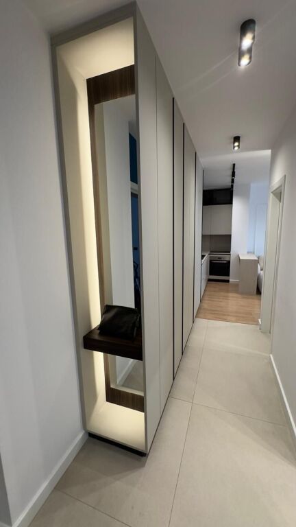Jepet me qira apartamet 1+1+Post Parkimi tek Kompleksi Green Harmoni   Siperfaqja: 65m2 Kati: 8 (me ashensor)  Vendodhja: Porcelan, kompleksi Green Harmoni Cmimi: 80,000 Leke/muaj