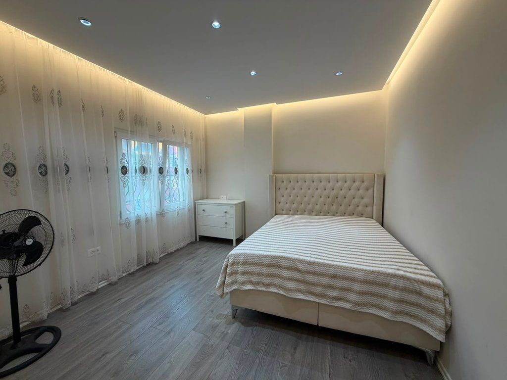 Qera, Apartament 2+1, Pallati me Shigjeta, Tirane 850 €
