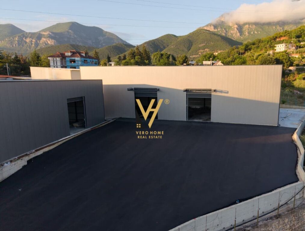 CAPANNONE INDUSTRIALE 5.500 M2 IN AFFITTO A TUFINE 1.500.000 LEKE