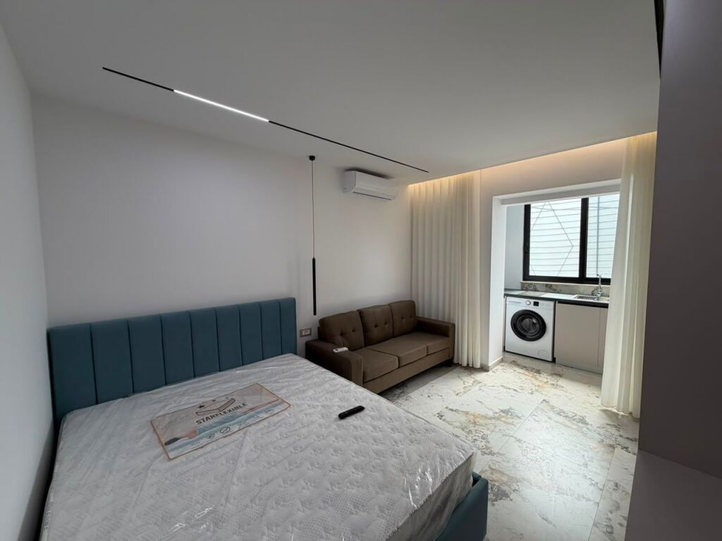 Shiten 2 Garsoniere së bashku – Myslym Shyri  📍 Vendndodhja: Myslym Shyri 🏢 Kati 1, pallat ekzistues ✨ Të sapo investuara 📐 Sipërfaqe totale: 60 m² 💶 Çmimi: 189,000 €