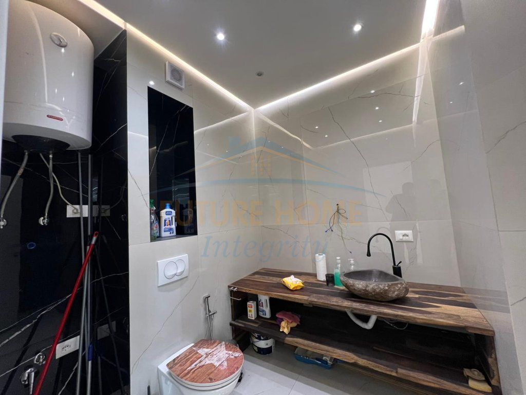 Qera, Apartament 2+1+2 Ballkone, Bllok, Tiranë.