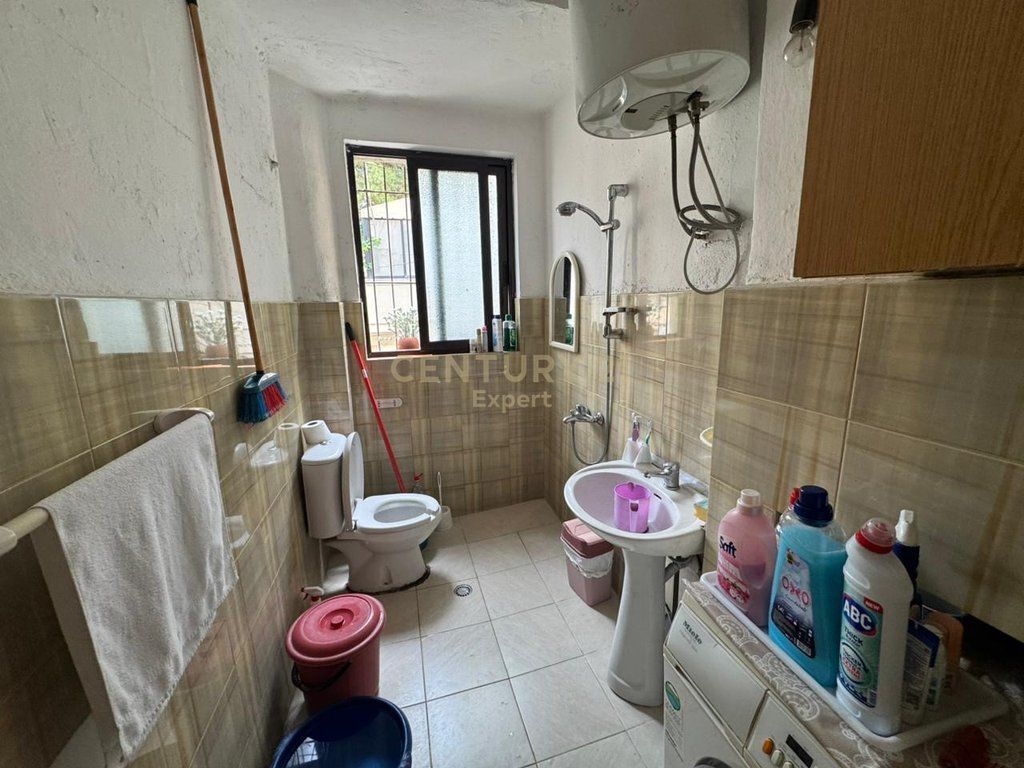 Garsoniere 250€/muaj pranë Ring Center – Ideale për studentë e profesionistë!