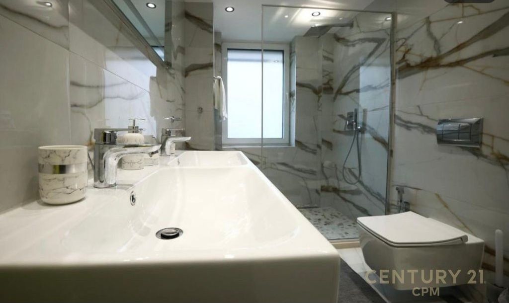 Apartament 2+1 Me Qira Tek Kafe Flora