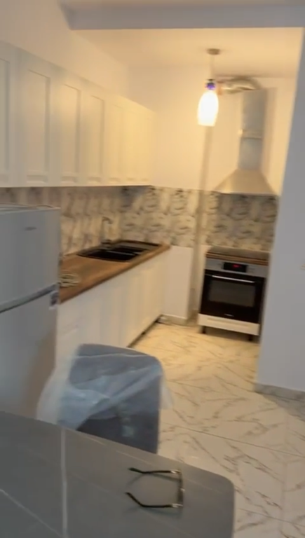 Apartment 1+1, Kavaja Street!