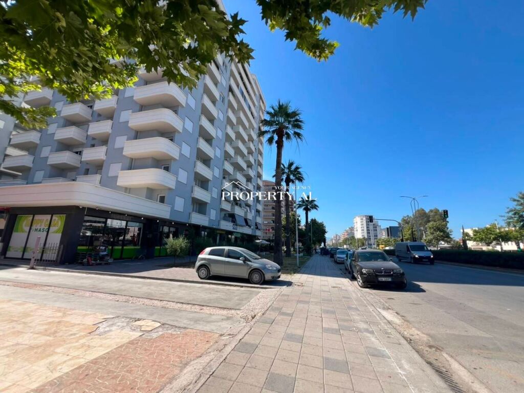 Apartament 1+1 për Shitje në Vlorë – Pamje e Hapur nga Ishulli i Sazanit