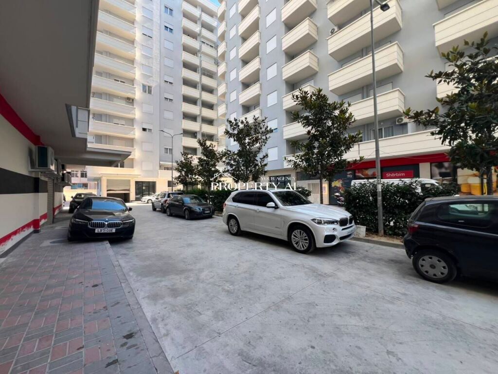 Apartament 1+1 për Shitje në Vlorë – Pamje e Hapur nga Ishulli i Sazanit