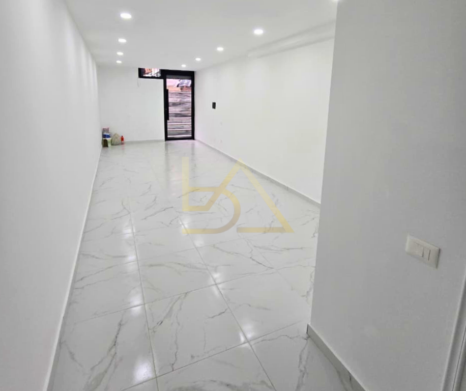 Locale Commerciale in Affitto – Via Viktor Eftemiu, Tirana
