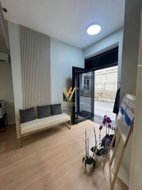 BUSINESS PREMISES 50 M2 FOR RENT AT BLV.ZOGU 1-50,000 LEKE