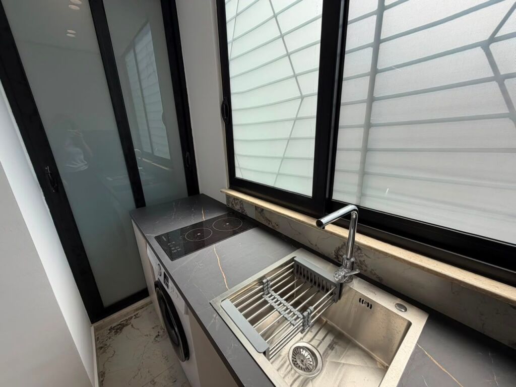 Shiten 2 Garsoniere së bashku – Myslym Shyri  📍 Vendndodhja: Myslym Shyri 🏢 Kati 1, pallat ekzistues ✨ Të sapo investuara 📐 Sipërfaqe totale: 60 m² 💶 Çmimi: 189,000 €