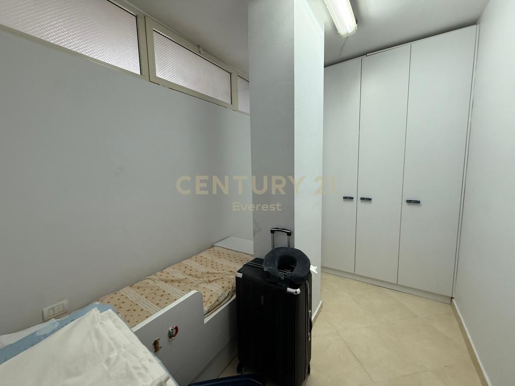 5 MAJI, APARTAMENT 2+1 PER QIRA
