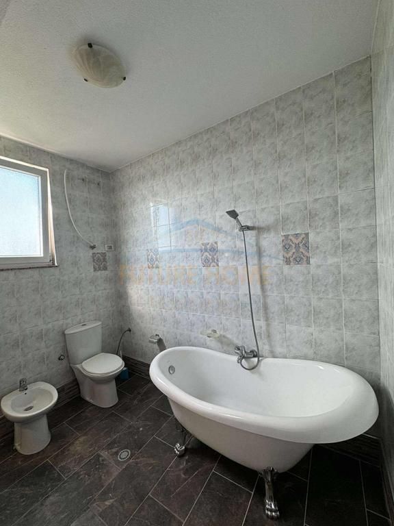 Rent, 3-Storey Villa, Farke.
