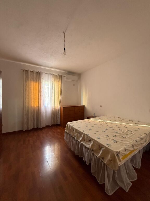 Rent | Shtëpi private 2 + 1+2 | Rruga 5 Maji | 500 €/month