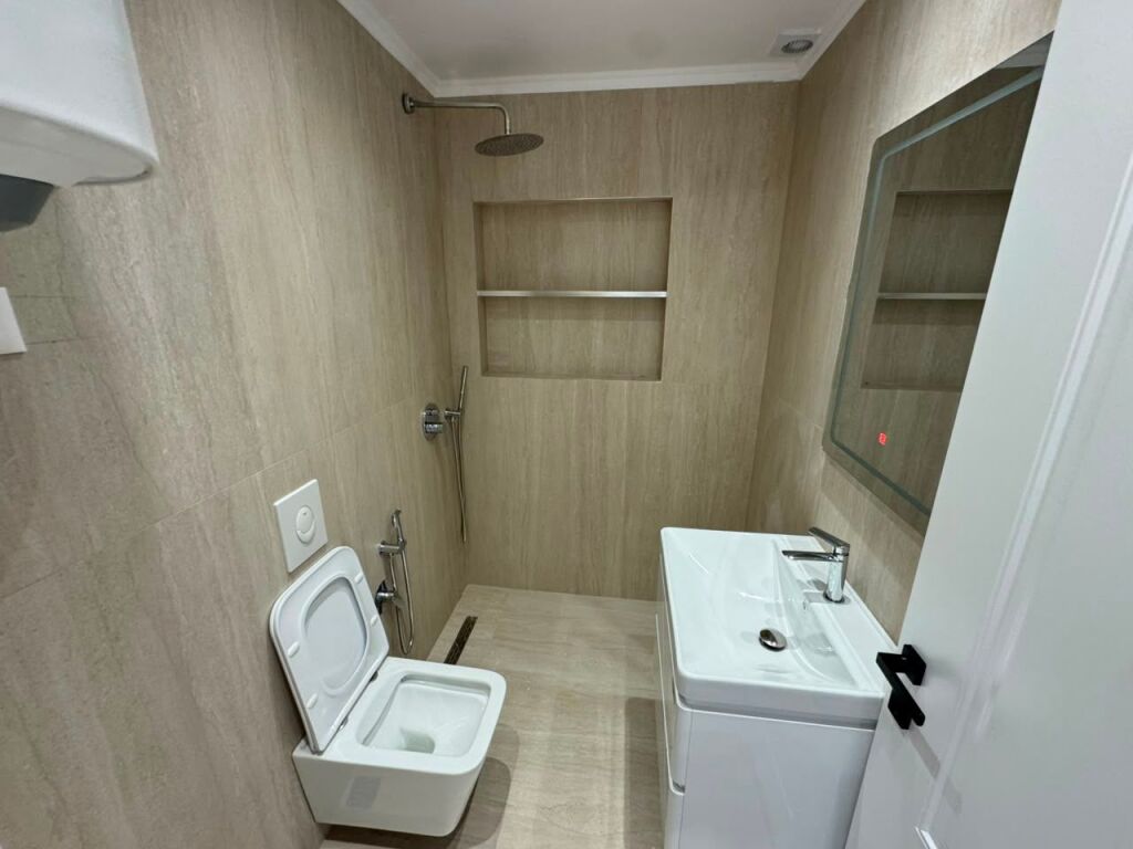 🏡 Shitet Garsoniere  📍 Rr. Muhamet Gjollesha (21 Dhjetori)  🏢 Kati 4, me ashensor.  📐 Sipërfaqe: 30 m² neto  💶 Çmimi: 115,000 €