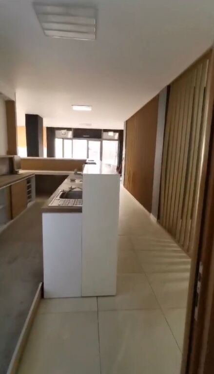 Ambient biznesi 230 m² me qira në Kodrën e Diellit