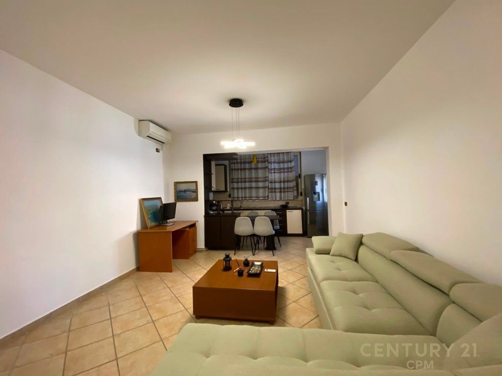 NE ZONEN E 21 DHJETORIT JAPIM ME QIRA APARTAMENT 2+1+2 550 € /Muaj