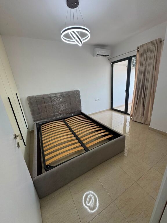 Jepet me qira apartament 1+1 afër Casa Italia, Tiranë!!