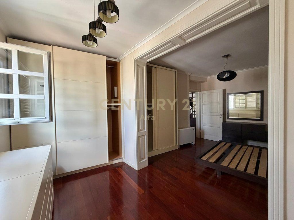 **Duplex 3+1 con veranda in vendita a Myslym Shyri**