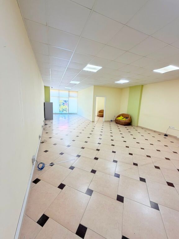 LOCALE COMMERCIALE IN AFFITTO VICINO AL TRIBUNALE, DURRËS