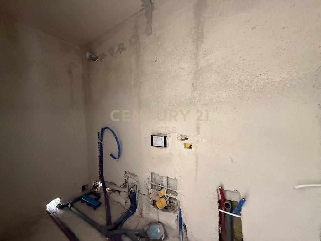 Apartament 1+1 Për Shitje në Golem!