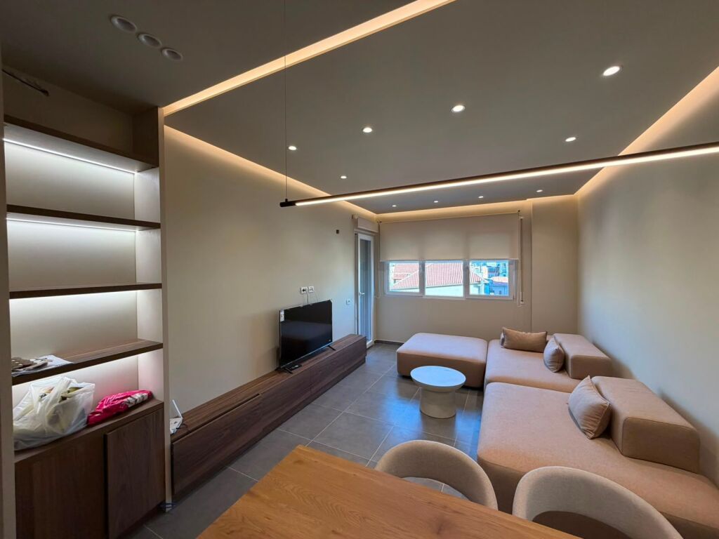 Japim Apartament 2+1+2 bashke me post parkimi te Pazari i ri!