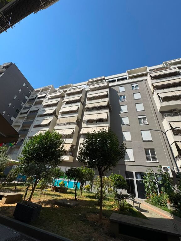 VENDESI APPARTAMENTO 1+1, COMUNE DI PARIGI