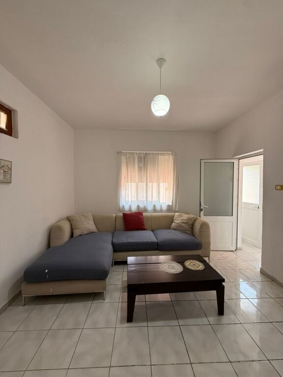 Qera | Shtëpi private e vecuar | Selvia | 45@ €/muaj