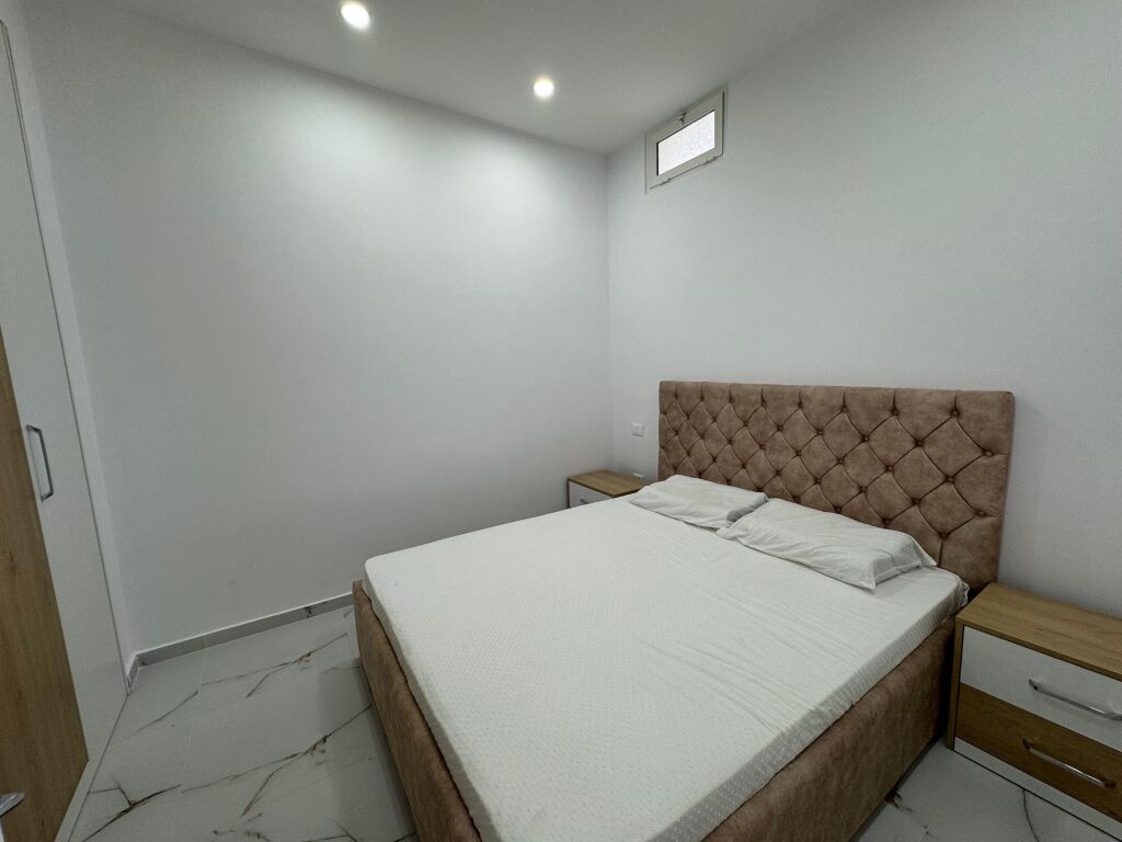 Shitet Apartament 1+1