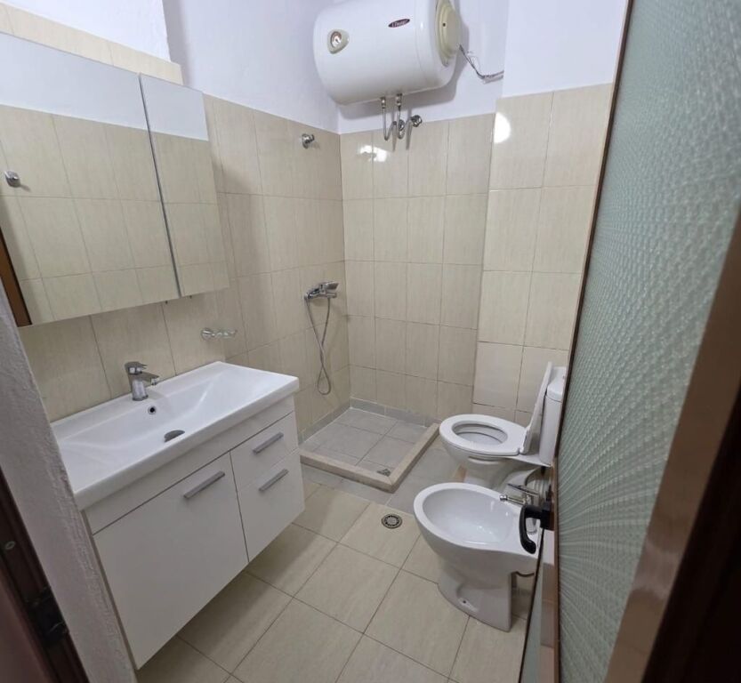 1+1, 5th floor without elevator, commune of Parisit, 450 thousand lek
