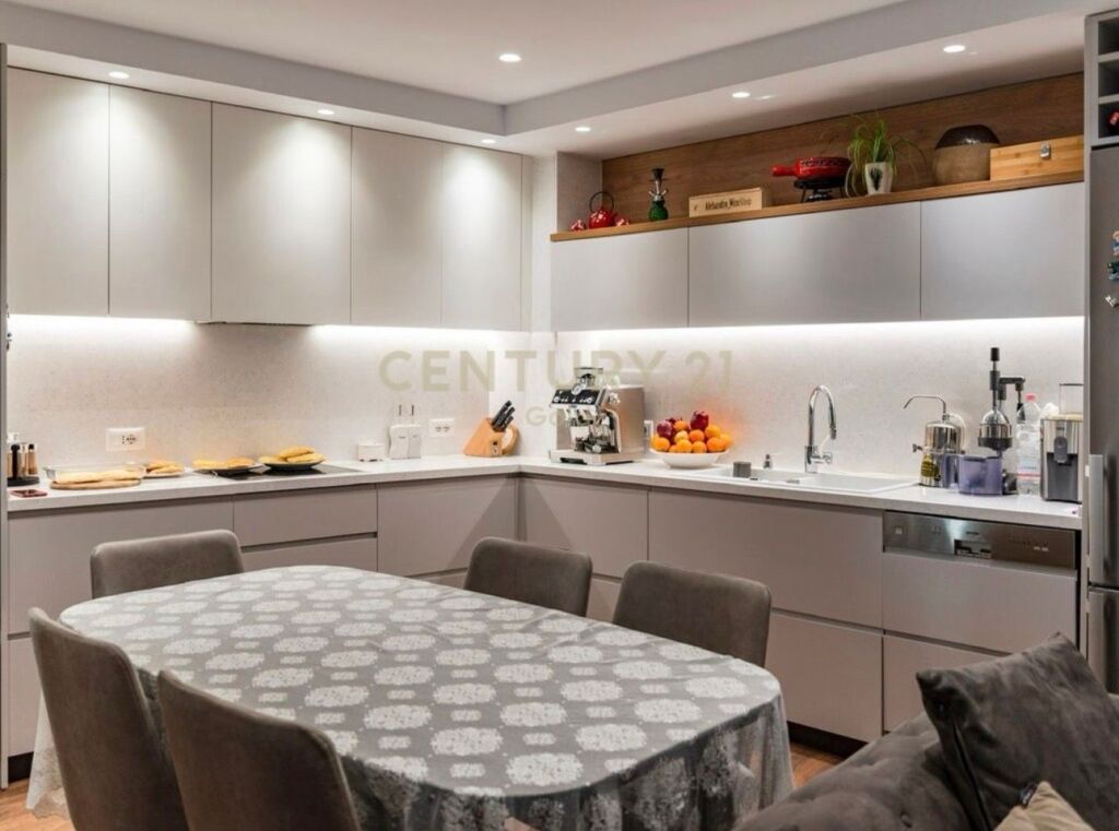Luxury Apartment for Rent in the Heart of Tirana – Barricades Street, near Skënderbej Square