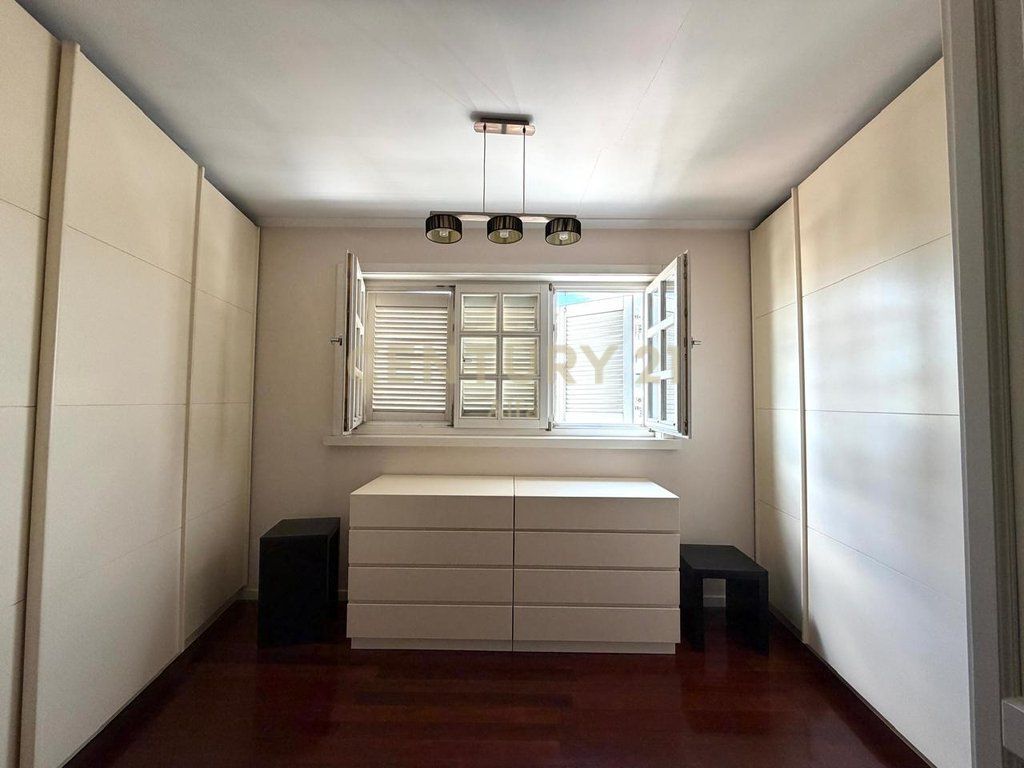 **Duplex 3+1 con veranda in vendita a Myslym Shyri**