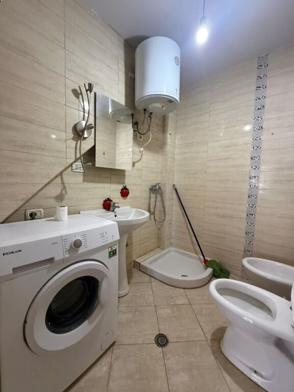Shitet Apartament 1+1 pranë Majestic – Vetëm 200 m nga deti!