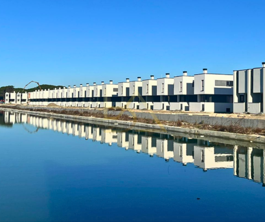 Turquoise Marina – Gjiri i Lalëzit, Hamallaj