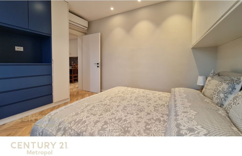 Apartament 1+1 me qira në zonën e Komunës së Parisit,