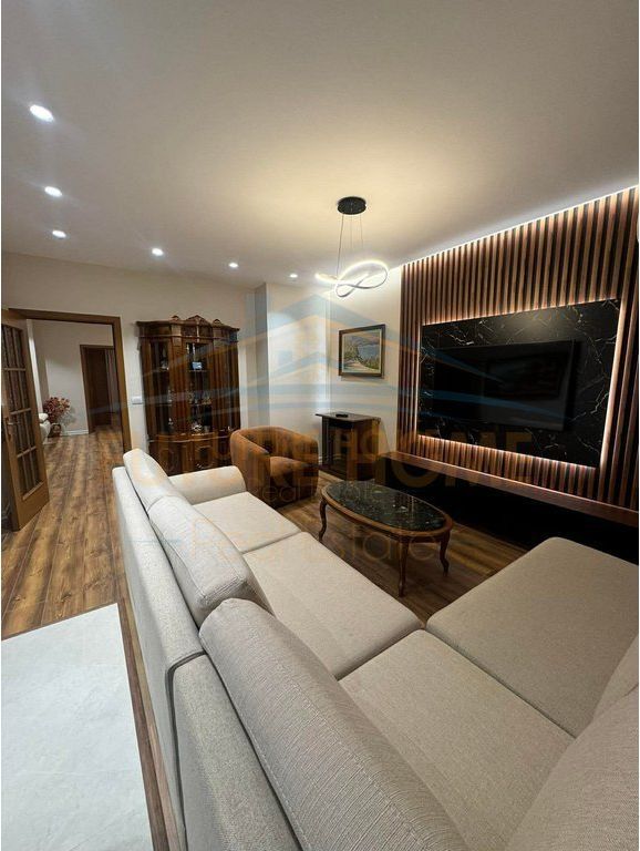 For sale 2+1+2 , Mine Peza Street. UNA67077