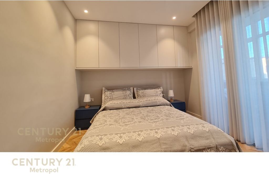 Apartament 1+1 me qira në zonën e Komunës së Parisit,